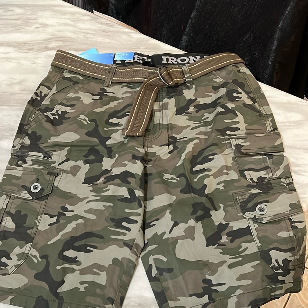 Twill Cargo Short, size 34